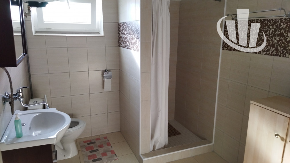 Predáme 7 izbový rodinný dom v obci Šoporňa,