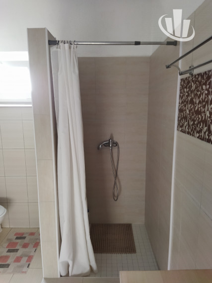 Predáme 7 izbový rodinný dom v obci Šoporňa,