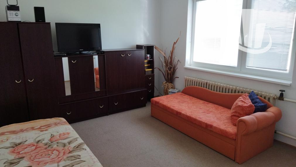 Predáme 7 izbový rodinný dom v obci Šoporňa,