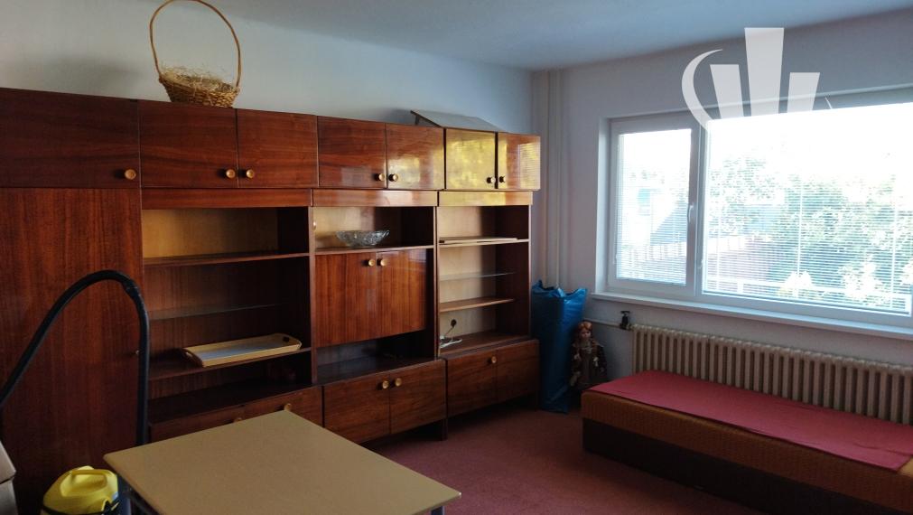 Predáme 7 izbový rodinný dom v obci Šoporňa,