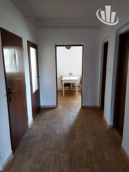 Predáme 7 izbový rodinný dom v obci Šoporňa,