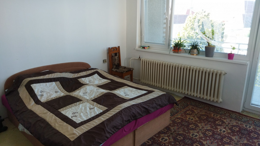 Predáme 7 izbový rodinný dom v obci Šoporňa,