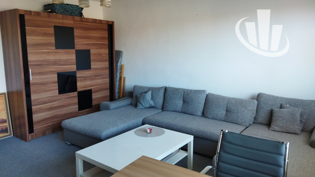 Predáme 7 izbový rodinný dom v obci Šoporňa,