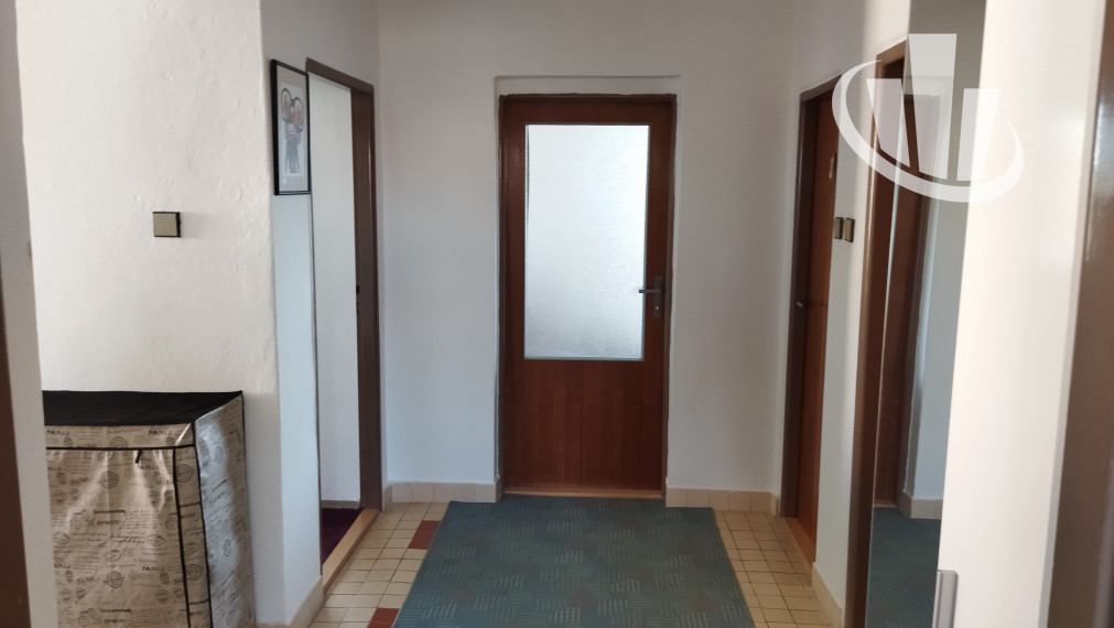 Predáme 7 izbový rodinný dom v obci Šoporňa,