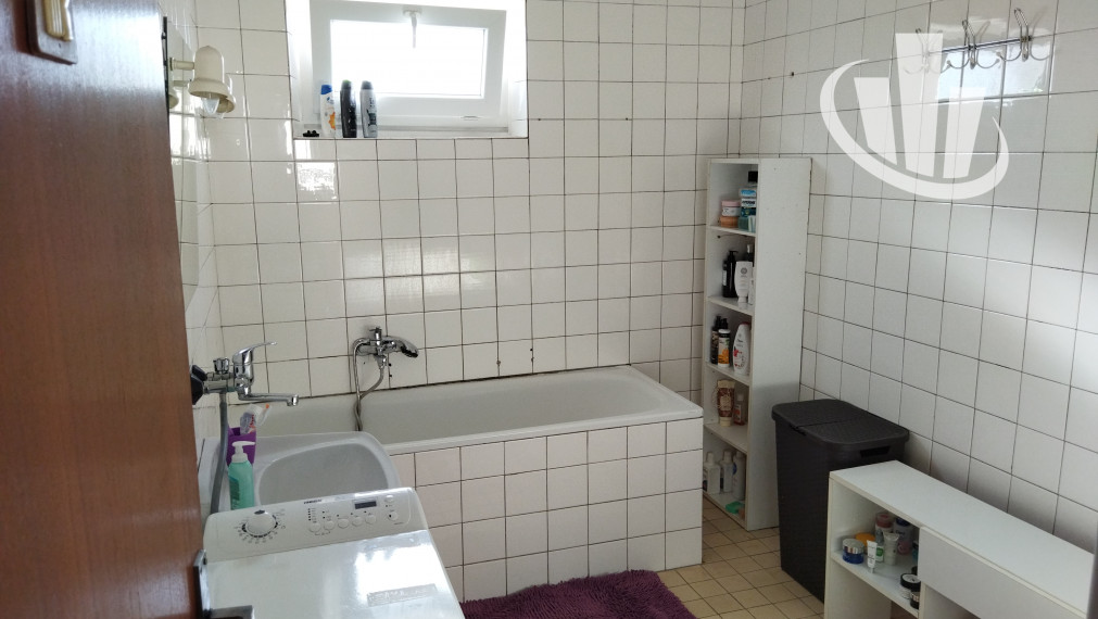 Predáme 7 izbový rodinný dom v obci Šoporňa,