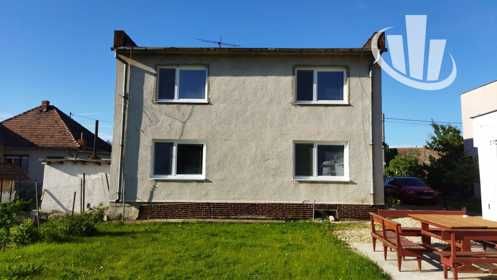 Predáme 7 izbový rodinný dom v obci Šoporňa,