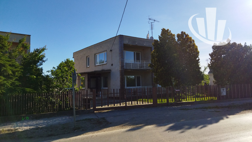 Predáme 7 izbový rodinný dom v obci Šoporňa,