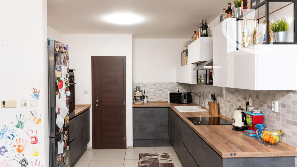 Predáme nadštandarný luxusne zariadený 3izbový byt