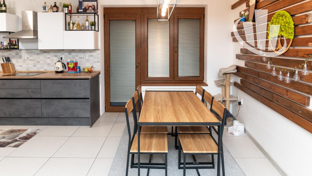 Predáme nadštandarný luxusne zariadený 3izbový byt