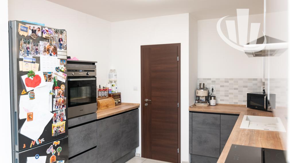 Predáme nadštandarný luxusne zariadený 3izbový byt