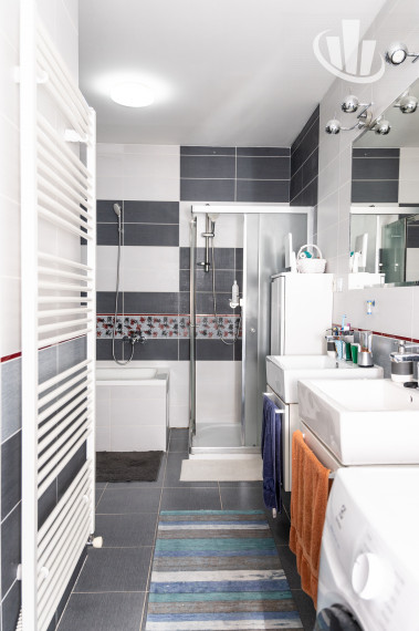 Predáme nadštandarný luxusne zariadený 3izbový byt