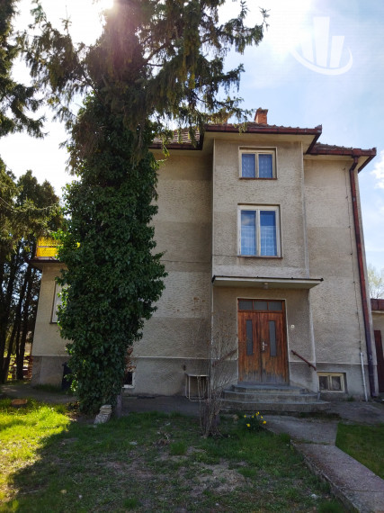 Predáme dvojgeneračný RD v obci Dlhá nad Váhom