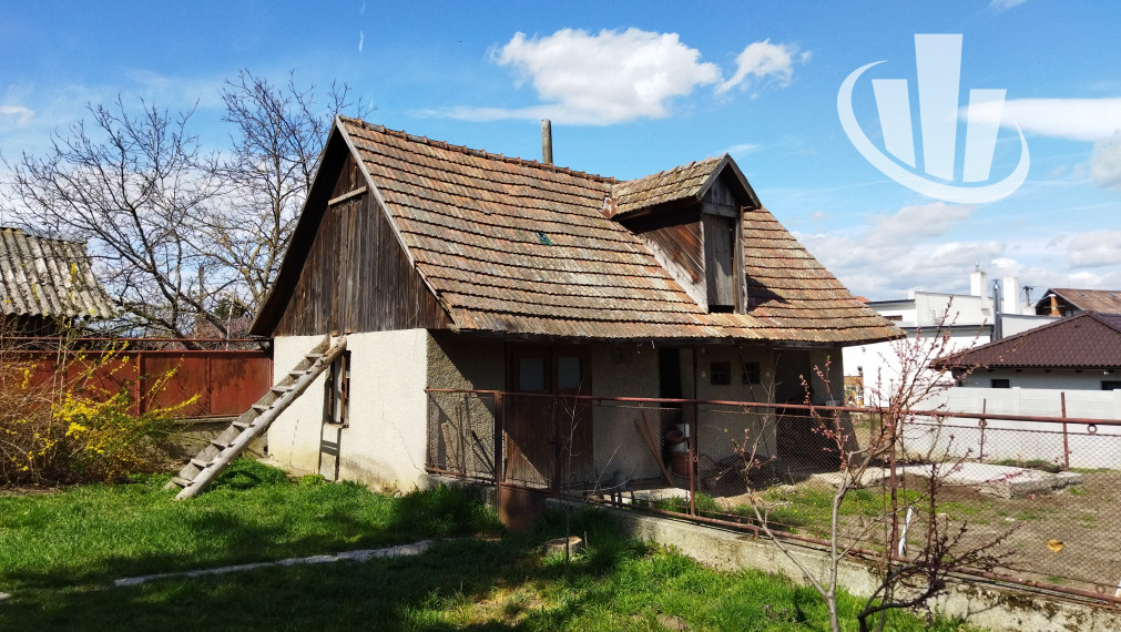 Predáme dvojgeneračný RD v obci Dlhá nad Váhom