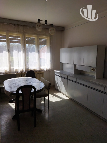 Predáme dvojgeneračný RD v obci Dlhá nad Váhom