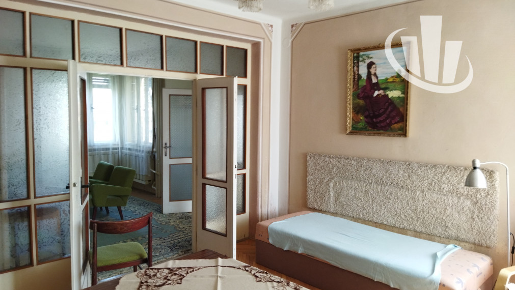 Predáme dvojgeneračný RD v obci Dlhá nad Váhom