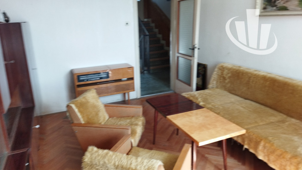 Predáme dvojgeneračný RD v obci Dlhá nad Váhom