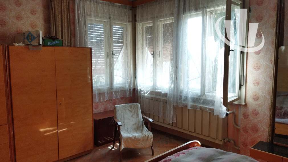 Predáme dvojgeneračný RD v obci Dlhá nad Váhom