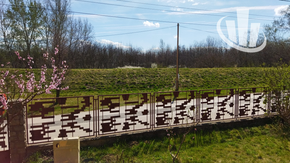 Predáme dvojgeneračný RD v obci Dlhá nad Váhom