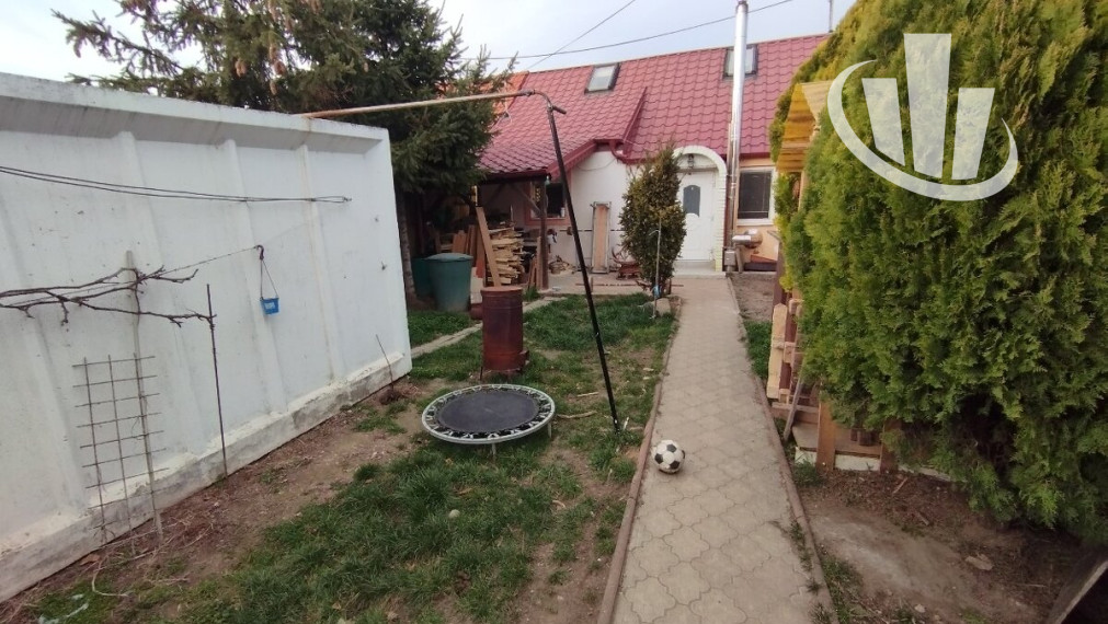 Predáme 2izbový RD v obci Šoporňa.