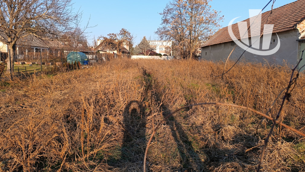 Predám stavebný pozemok obci Šoporňa