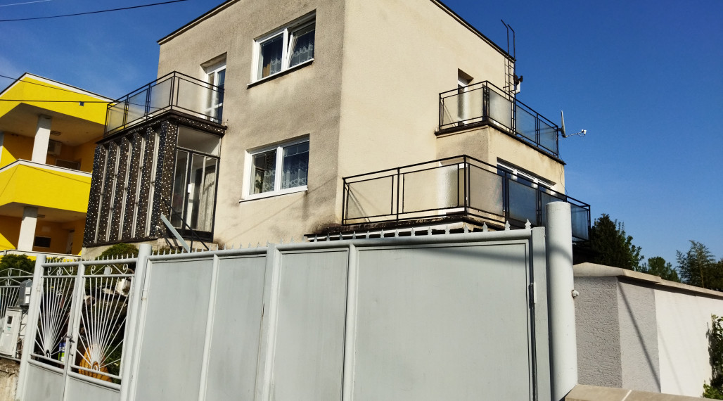 Predáme dvojgeneračný RD v obci Šoporňa