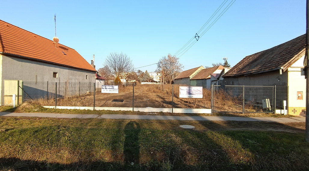 Predám stavebný pozemok obci Šoporňa