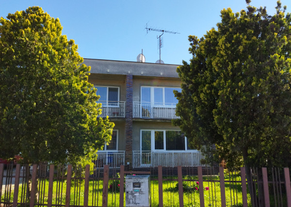 Predáme 7 izbový rodinný dom v obci Šoporňa,