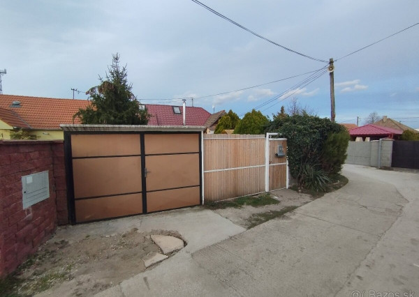 Predáme 2izbový RD v obci Šoporňa.