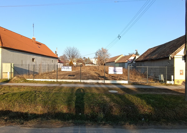 Predám stavebný pozemok obci Šoporňa