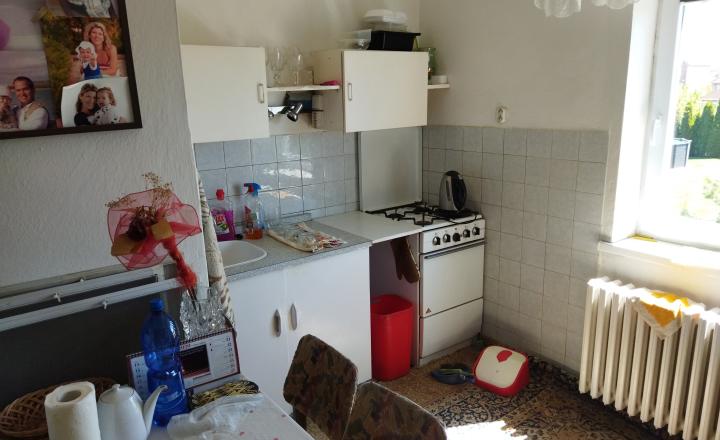 Predáme dvojgeneračný RD v obci Šoporňa - fotografia 7