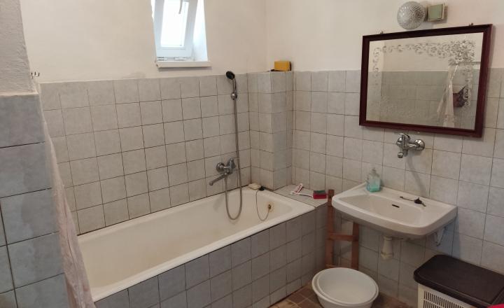 Predáme dvojgeneračný RD v obci Šoporňa - fotografia 11