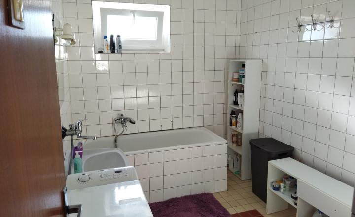 Predáme 7 izbový rodinný dom v obci Šoporňa, - fotografia 16
