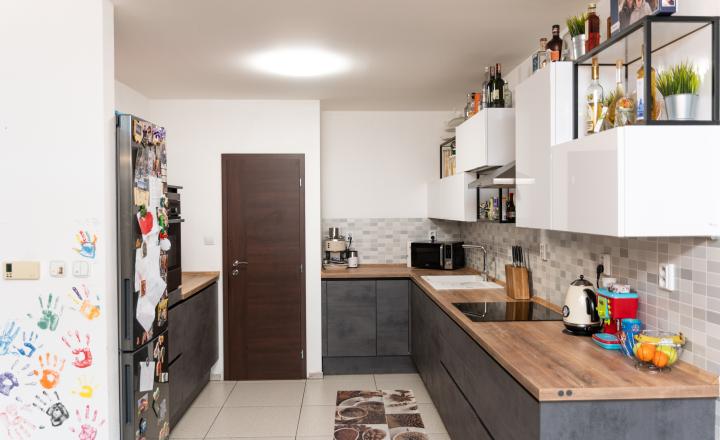 Predáme nadštandarný luxusne zariadený 3izbový byt - fotografia 5