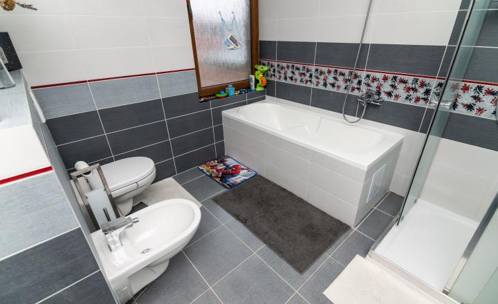 Predáme nadštandarný luxusne zariadený 3izbový byt - fotografia 12