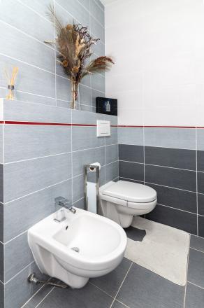 Predáme nadštandarný luxusne zariadený 3izbový byt - fotografia 13