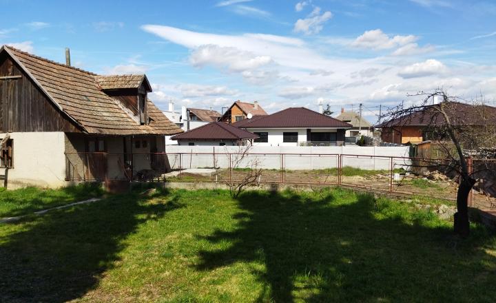 Predáme dvojgeneračný RD v obci Dlhá nad Váhom - fotografia 5