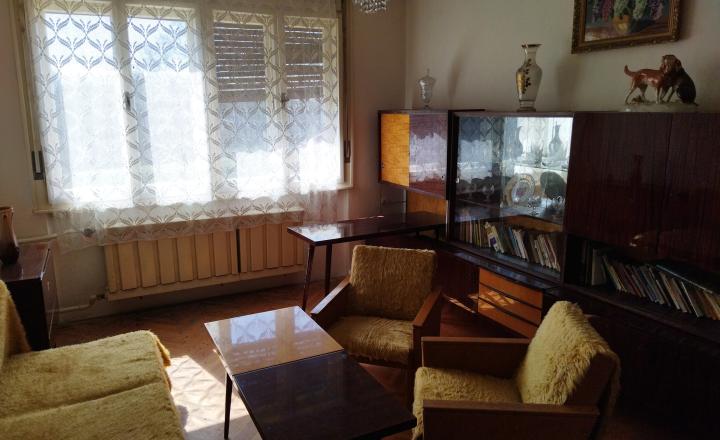 Predáme dvojgeneračný RD v obci Dlhá nad Váhom - fotografia 13