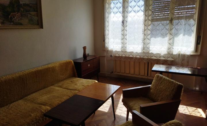 Predáme dvojgeneračný RD v obci Dlhá nad Váhom - fotografia 14