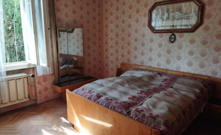 Predáme dvojgeneračný RD v obci Dlhá nad Váhom - fotografia 19