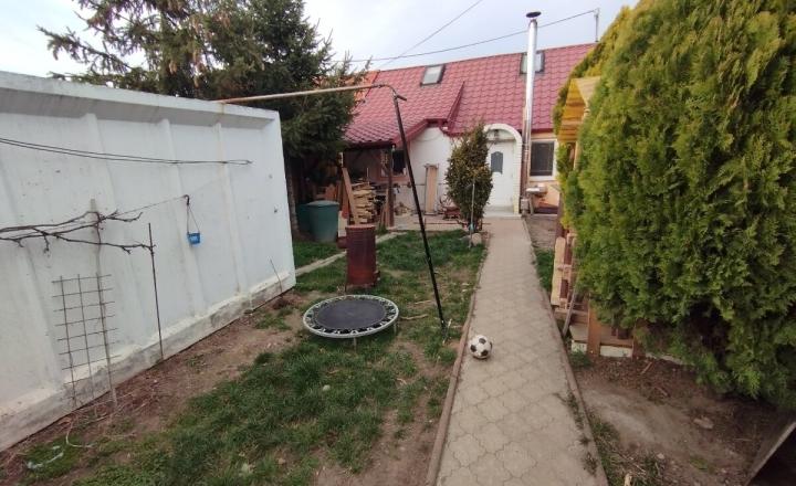 Predáme 2izbový RD v obci Šoporňa. - fotografia 8