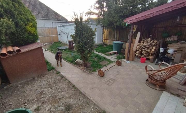 Predáme 2izbový RD v obci Šoporňa. - fotografia 1