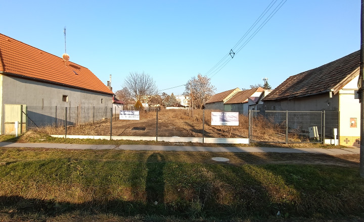 Predám stavebný pozemok obci Šoporňa