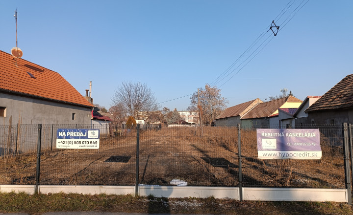 Predám stavebný pozemok obci Šoporňa - fotografia 2