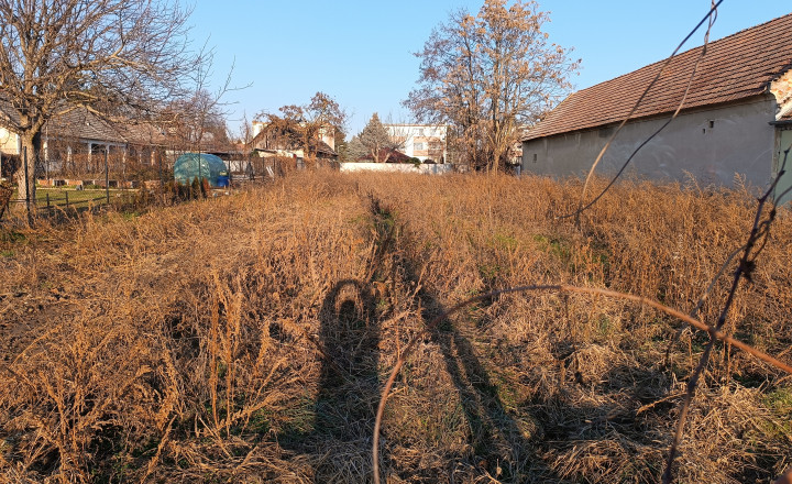 Predám stavebný pozemok obci Šoporňa - fotografia 3